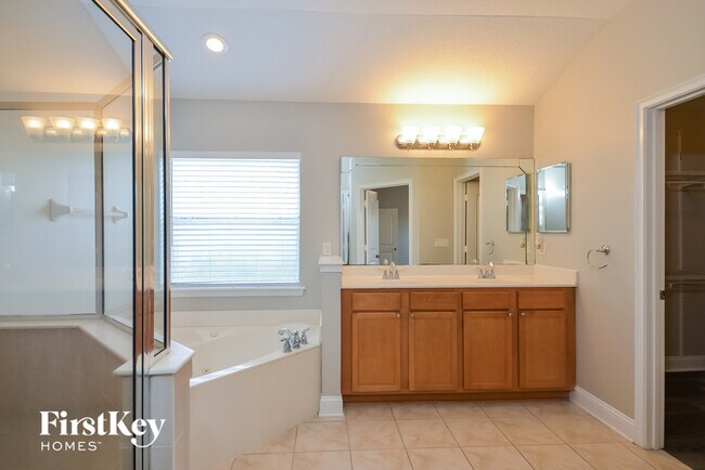 Building Photo - 14744 Falling Waters Dr