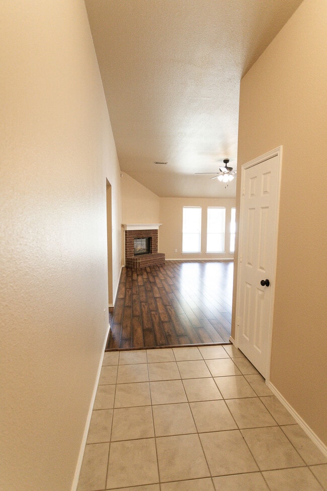 Building Photo - 1912 Cancun Dr