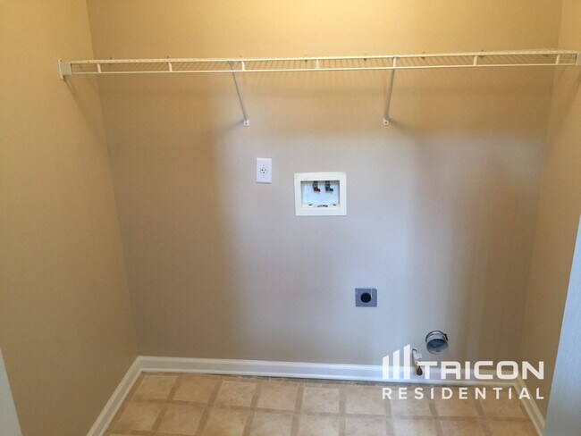 Building Photo - 7838 Cambridge Dr