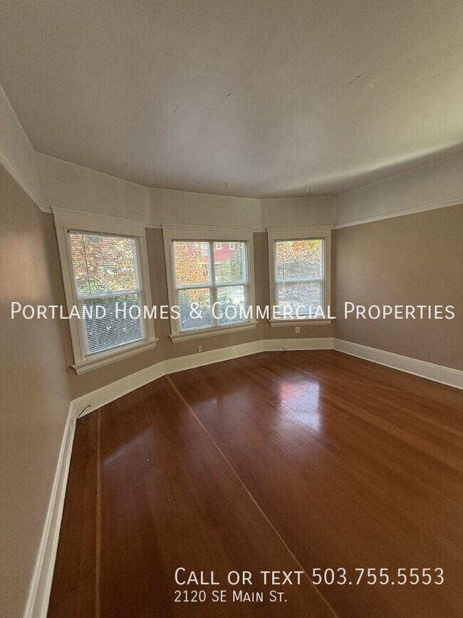 Building Photo - 2120 SE Main St