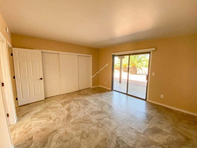 Building Photo - "Charming 2-Bed, 2-Bath Townhouse with Cozy Fireplace in Tucson's Scenic Sunrise Territory neighb...