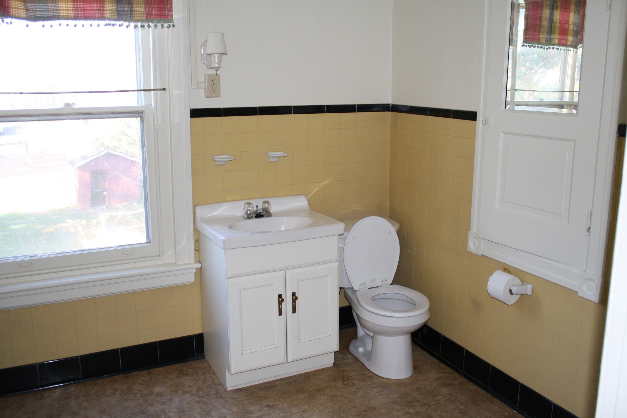 Building Photo - 362 E Main St