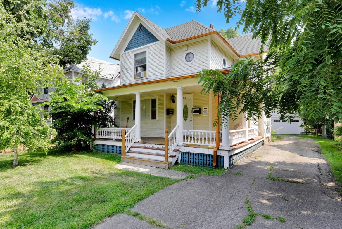 Building Photo - 716 N Walnut St