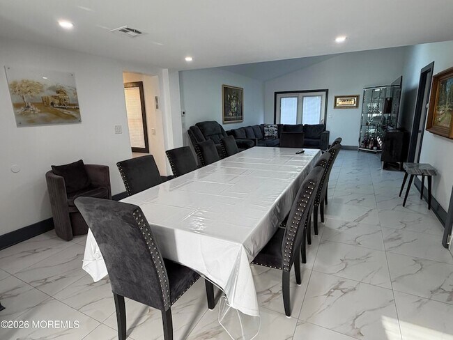 Building Photo - 191 Delaware Ave