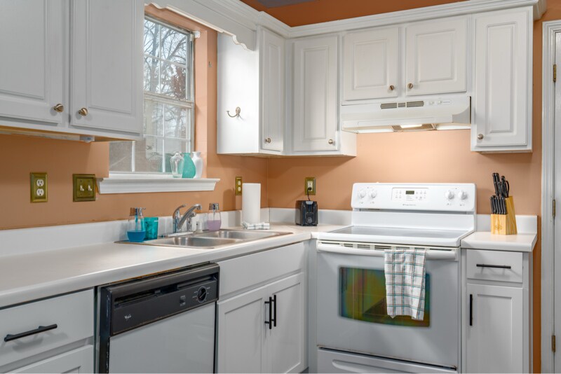 Building Photo - 201 Willow Creek S Cir