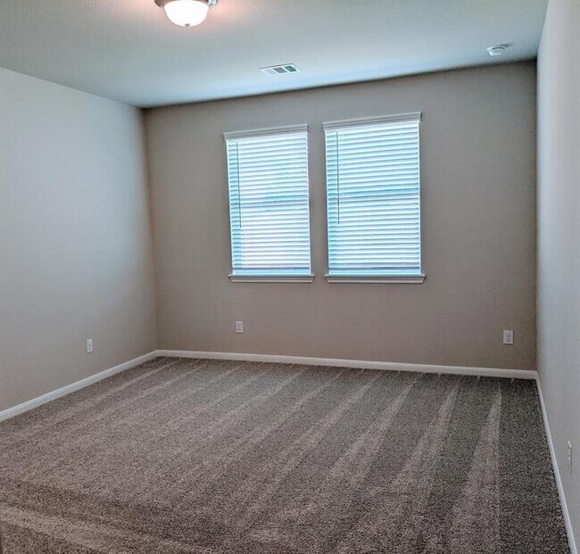 Building Photo - 9510 Summer River Dr