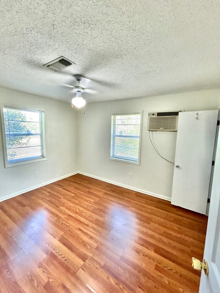 Building Photo - 359 Wells Dr