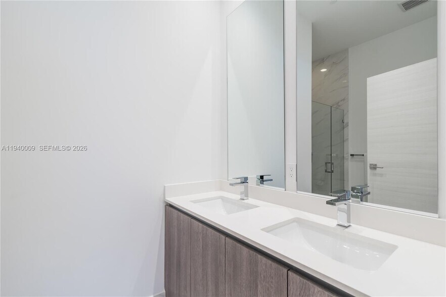 Building Photo - 801 S Miami Ave