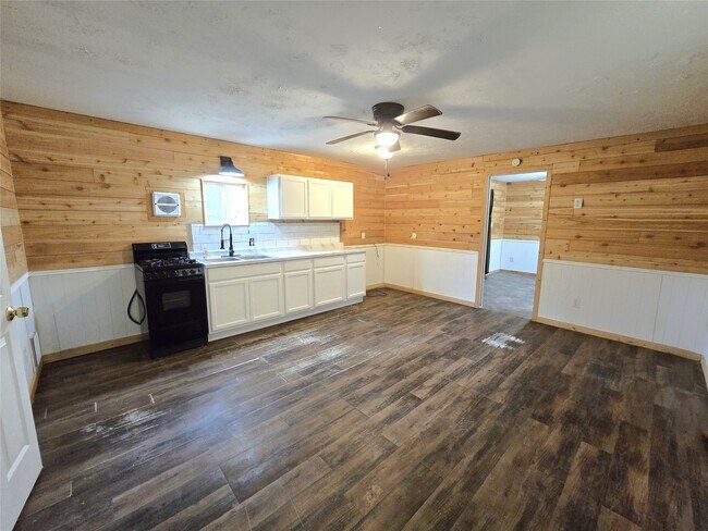 Building Photo - 127 Navaho Trail