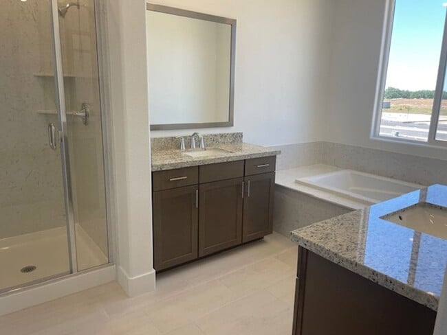 Building Photo - Solar Lennar 4 Bedroom Home on a Large Lot