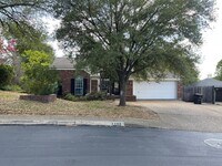 Building Photo - Move In Special! Beautiful 4-Bedroom, 2-Ba...