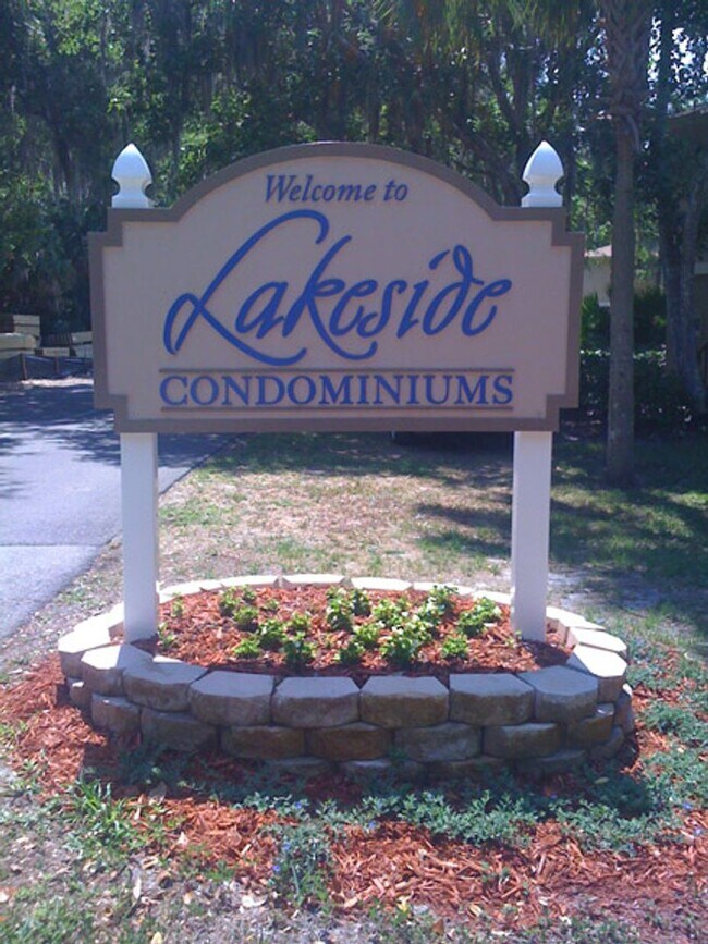Building Photo - Top-Floor 2 Bed / 2 Bath Condo in Sought-A...