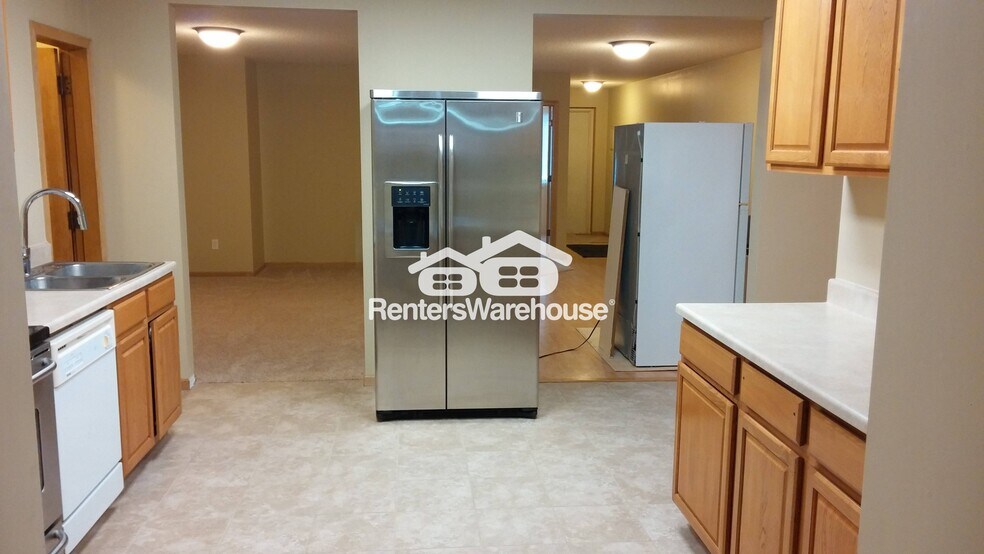 Building Photo - 127 S Cedar St