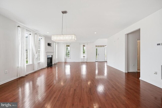 Building Photo - 24267 Purple Finch Dr