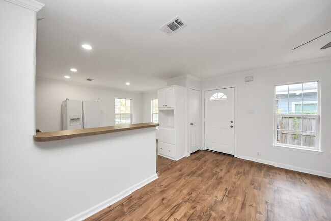 Building Photo - 6526 Carver Rd