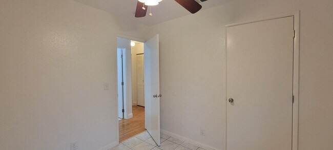 Building Photo - Quiet Cul de Sac With RV Parking in North Redding