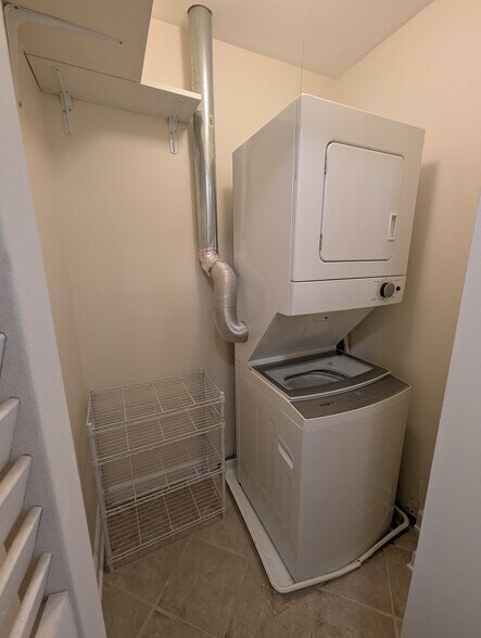 Building Photo - 16W465 Mockingbird Ln