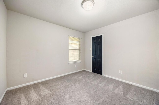 Building Photo - 22630 Rosebush Hl Rd