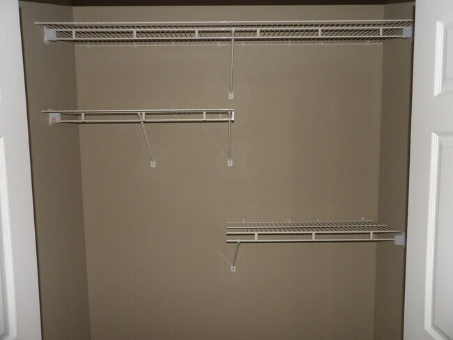 Building Photo - 244 Meadowview Dr