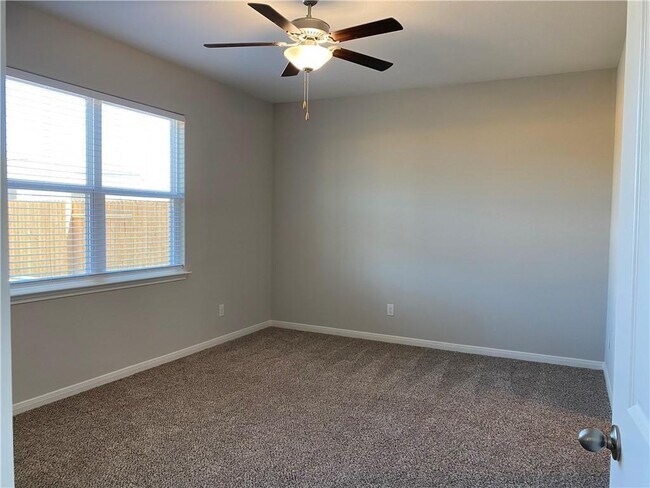 Building Photo - 261 Mount Vernon Way