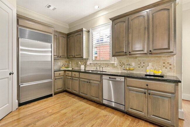 Building Photo - 4 Waterway Ct