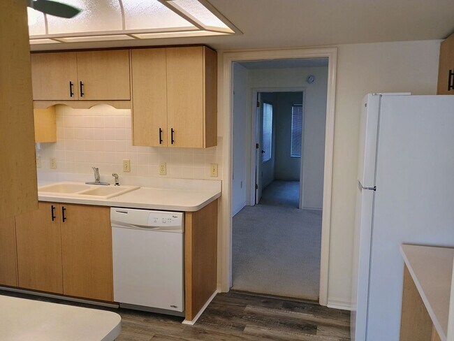 Building Photo - 2 bedroom 2 bathroom Large House for rent ...
