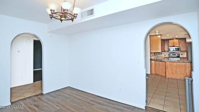 Building Photo - 4741 W Red Wolf Dr