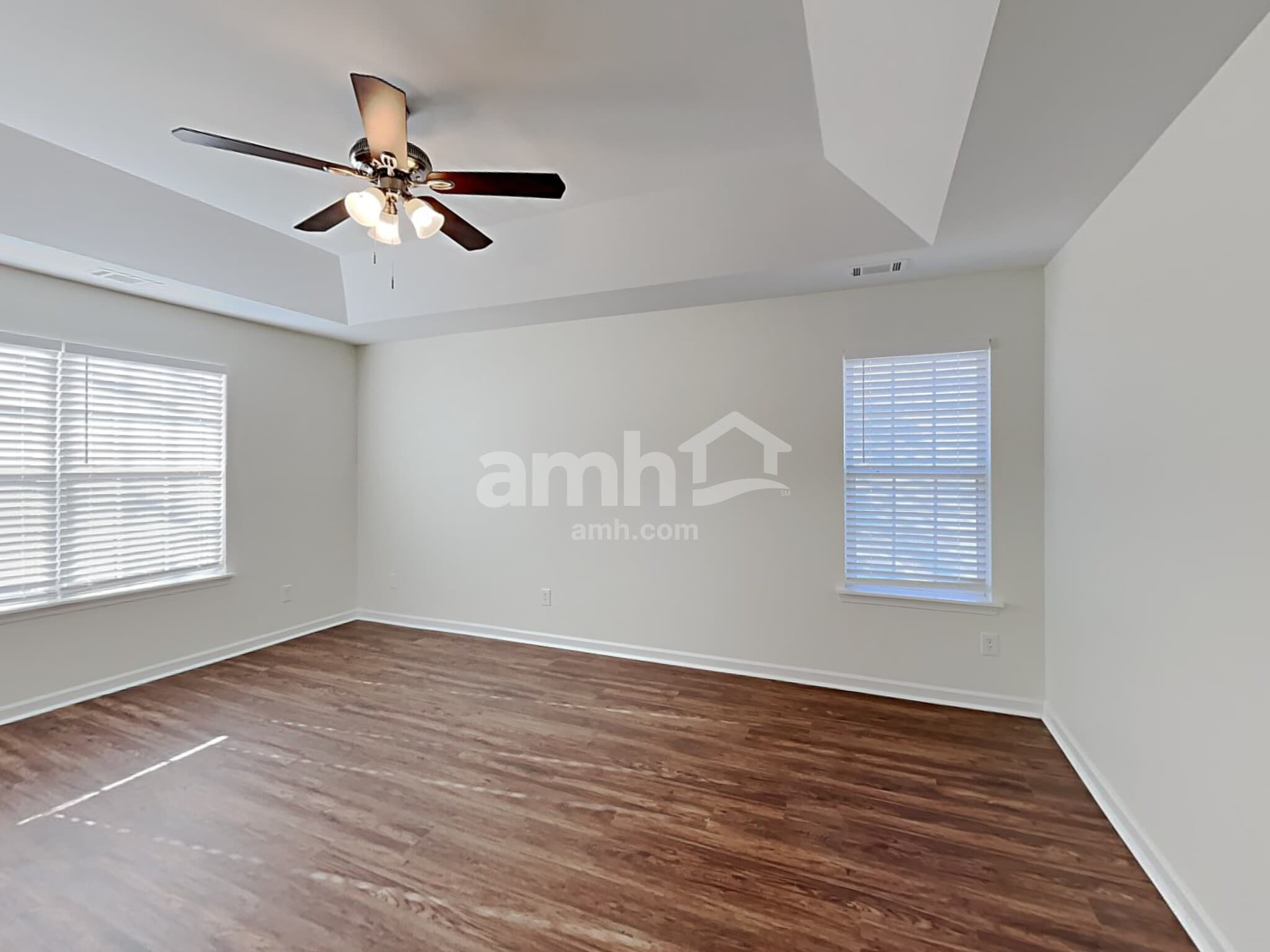 Building Photo - 2026 Oakbluff Way SW