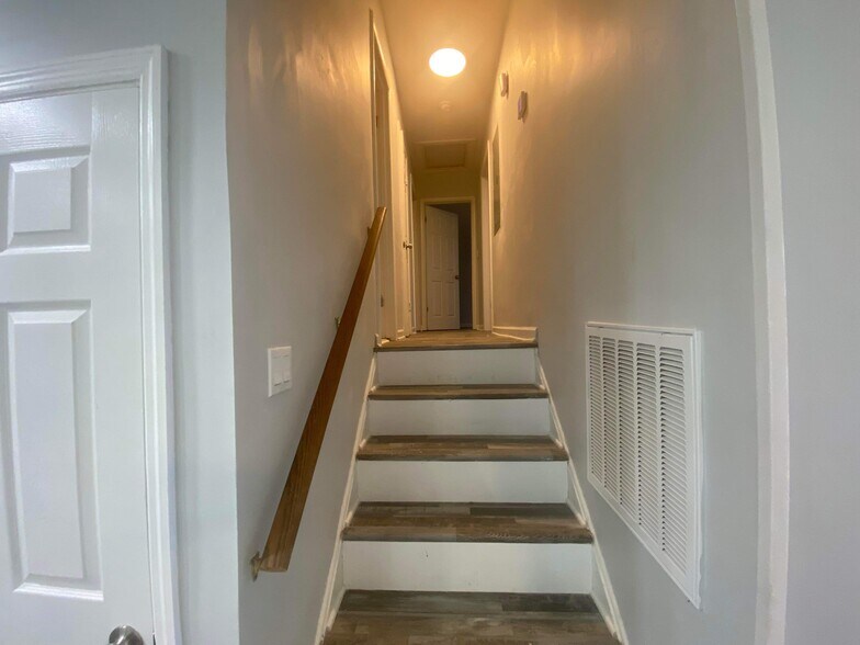 Building Photo - 3607 Oakdale Cir NW