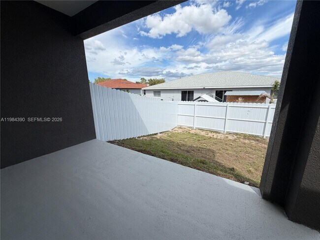 Building Photo - 723 Ivan Ave S