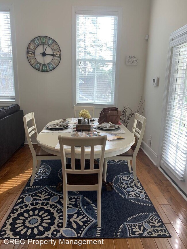 Building Photo - 101 S Commodore Way