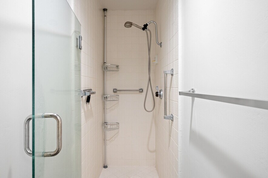 Building Photo - 78990 Bayside Ct