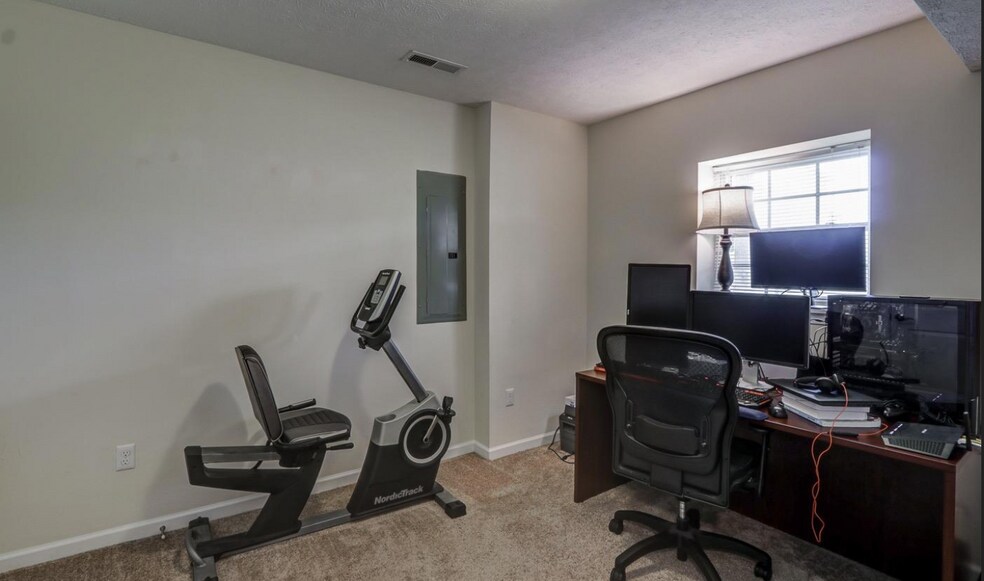 Building Photo - 27 Gloucester Dr