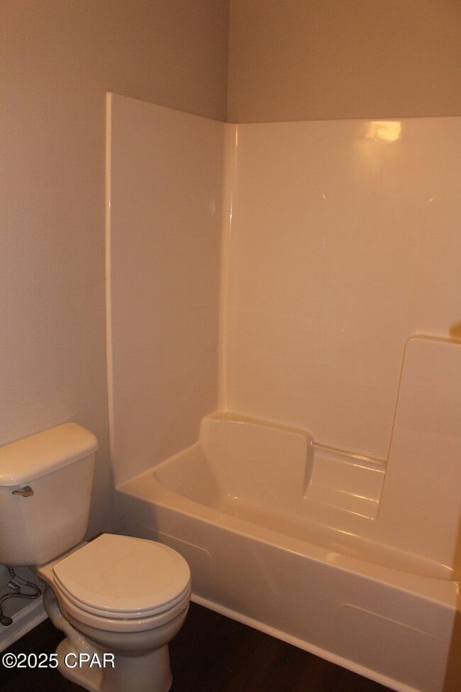 Building Photo - 1407 E 14th St