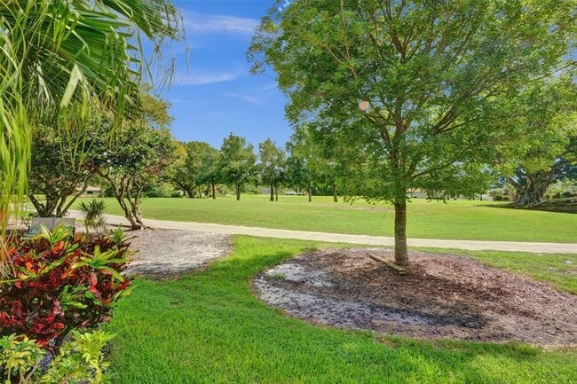 Building Photo - 700 E Coco Plum Cir