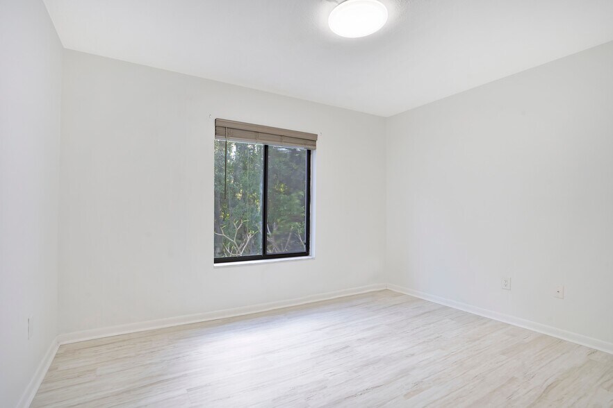 Building Photo - 9610 Green Cypress Ln