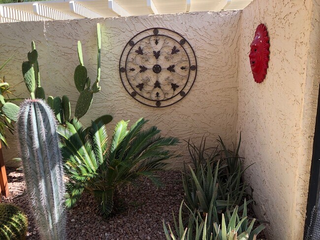 Building Photo - Lovely Home Steps Away From All the Amenities in Leisure World, in 45+ Active Adult Community Ava...