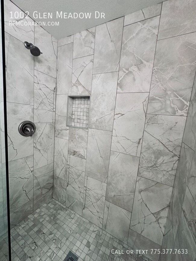 Building Photo - 1002 Glen Meadow Dr