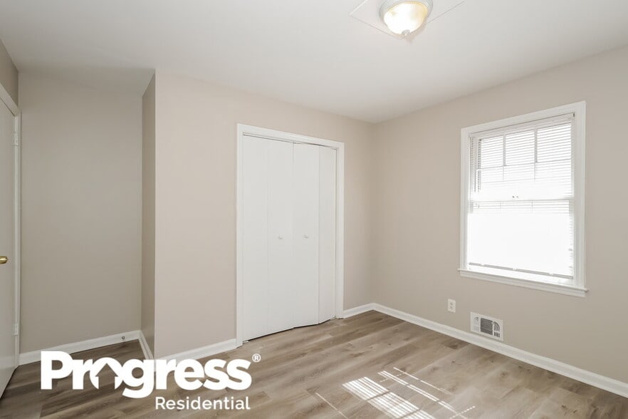 Building Photo - 3276 Elm St