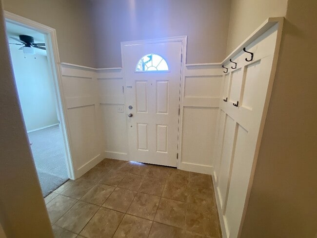 Building Photo - 15201 E 109th St N