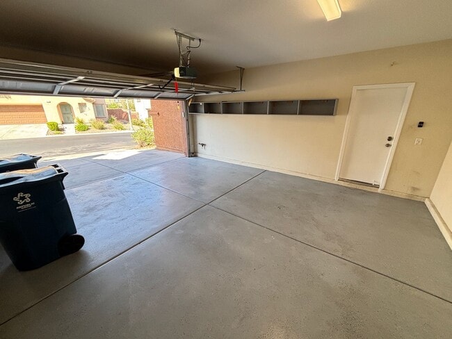 Building Photo - Beautiful 4Bed/3Bath/2Car home located between Summerlin/Providence area