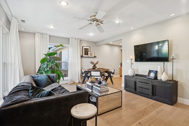 Building Photo - 837 Pahl Rd