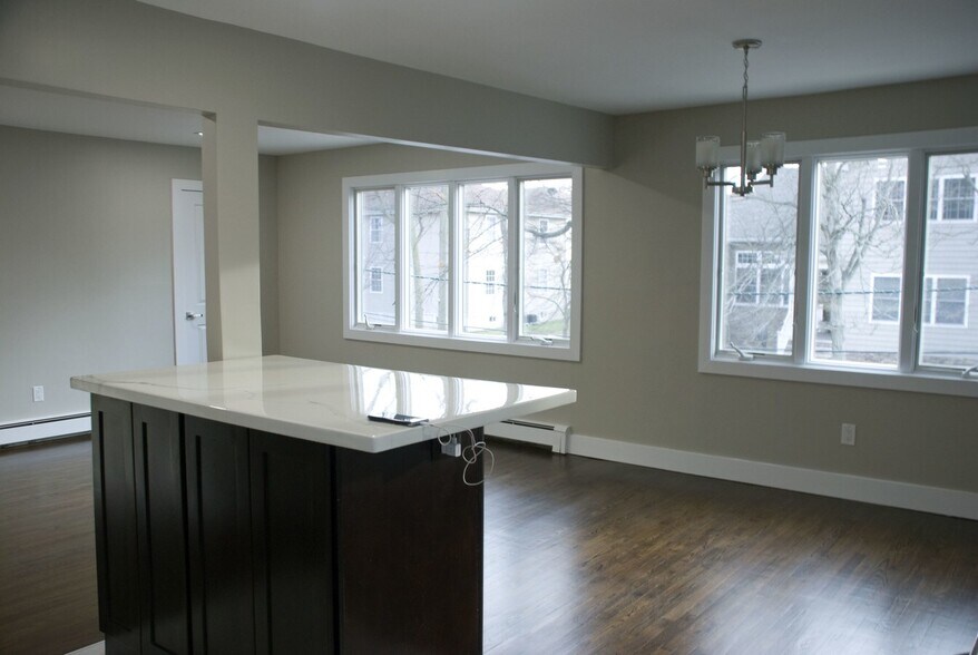 Building Photo - 519 Jackson Ave