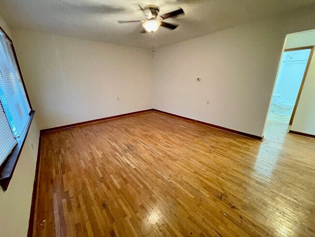 Building Photo - 2553 E. BENNETT ST. - NO PETS - CALL OFFIC...