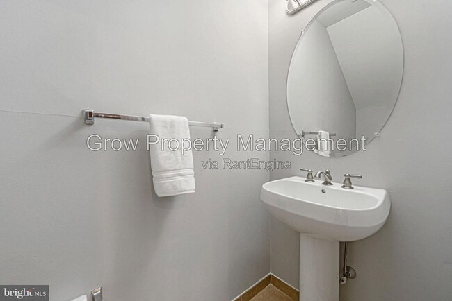 Building Photo - 202 Captains Way