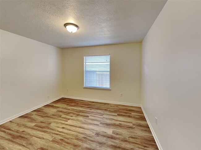 Building Photo - 2518 Halstead Dr