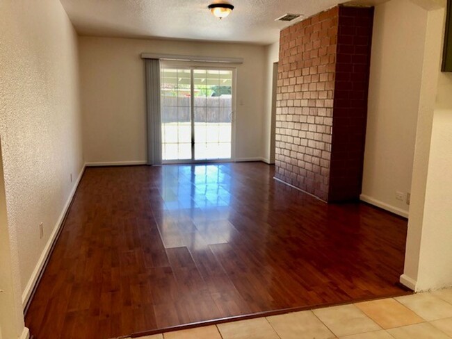 Building Photo - Nice 3 bed, 2 bath home in Carmichael