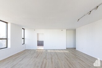Building Photo - 2 bedroom in Chicago IL 60647