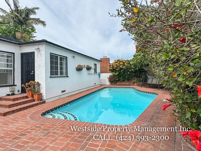 Building Photo - 8120 Glider Ave