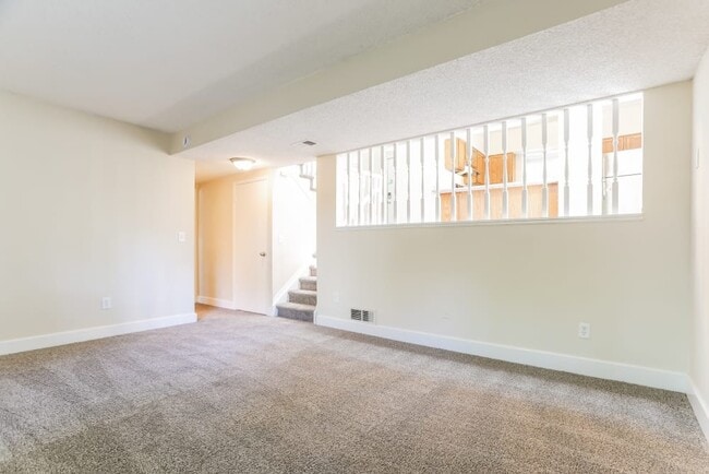 Building Photo - 4442 Biscay St